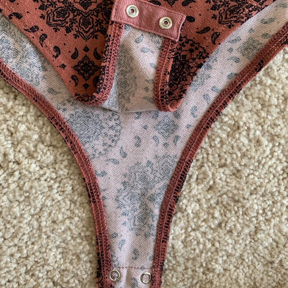 Patterned bodysuit - Picture 4 of 6